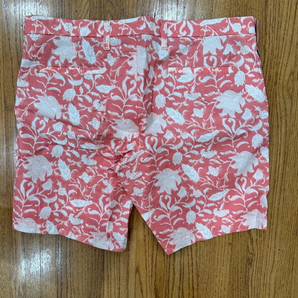 Men’s Floral Pattern Dockers Shorts - Picture 2 of 4
